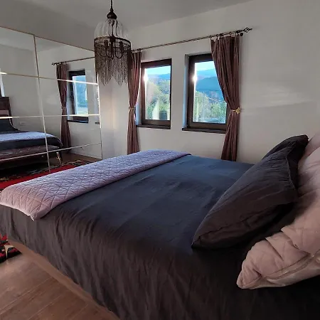 Bosanska Kuca Emina 빌라 *